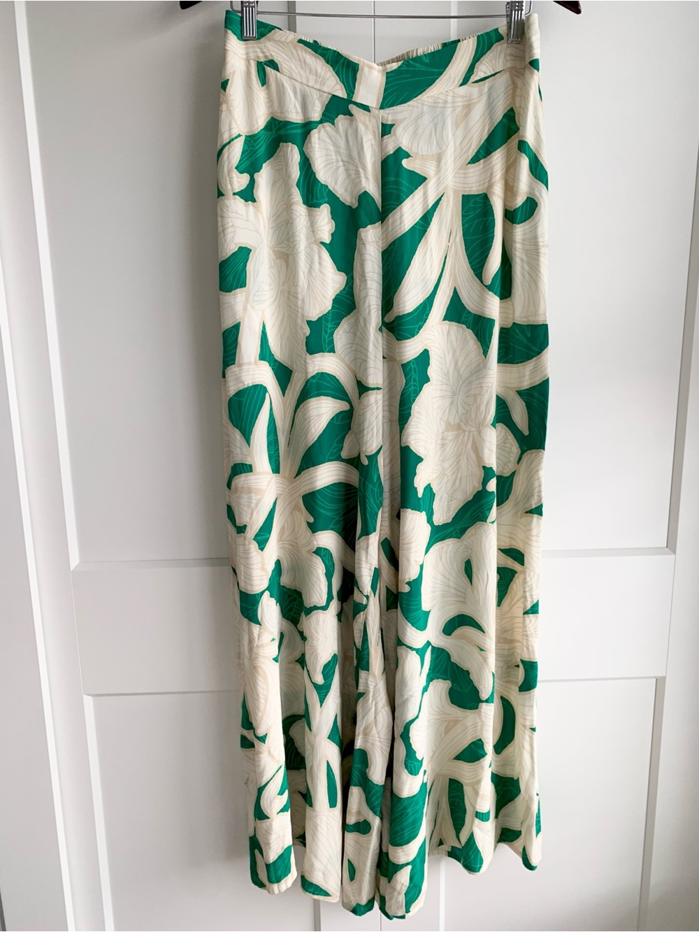 Mint Velvet Two-Piece Floral Set in Cream & Green size L and US 10 - Picture 5 of 15
